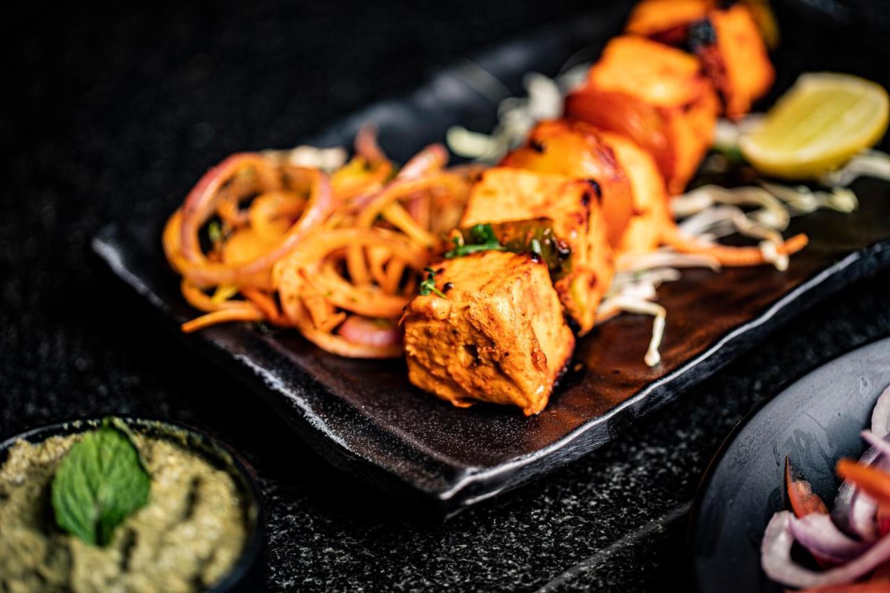 Ginger Sanand酒店 外观 照片